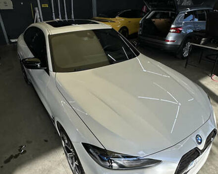 Белый БМВ i4, объемом двигателя 0 л и пробегом 14 тыс. км за 40500 $, фото 7 на Automoto.ua