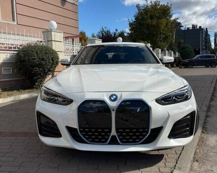 Белый БМВ i4, объемом двигателя 0 л и пробегом 20 тыс. км за 36999 $, фото 3 на Automoto.ua