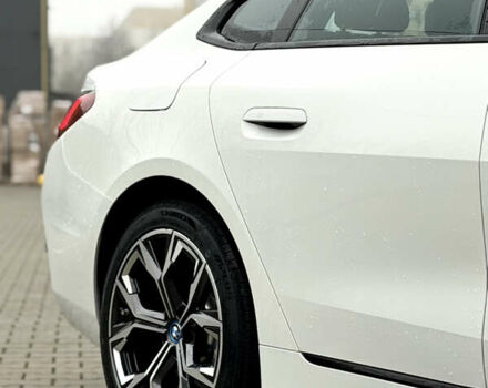 Белый БМВ i4, объемом двигателя 0 л и пробегом 78 тыс. км за 38500 $, фото 9 на Automoto.ua