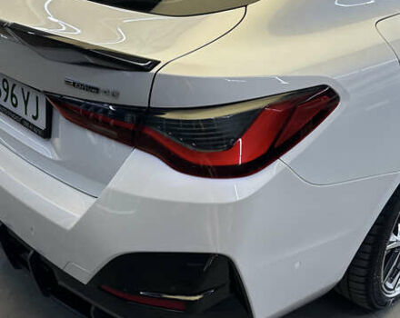 Белый БМВ i4, объемом двигателя 0 л и пробегом 14 тыс. км за 40500 $, фото 8 на Automoto.ua