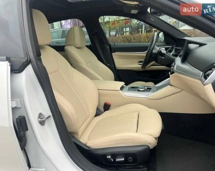 Белый БМВ i4, объемом двигателя 0 л и пробегом 20 тыс. км за 35990 $, фото 17 на Automoto.ua
