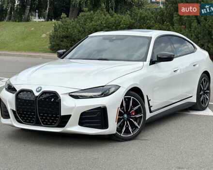 Белый БМВ i4, объемом двигателя 0 л и пробегом 20 тыс. км за 36999 $, фото 7 на Automoto.ua