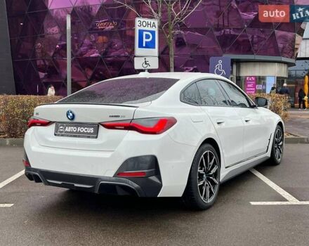 Белый БМВ i4, объемом двигателя 0 л и пробегом 20 тыс. км за 35990 $, фото 7 на Automoto.ua