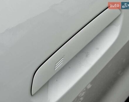 Белый БМВ i4, объемом двигателя 0 л и пробегом 45 тыс. км за 55900 $, фото 21 на Automoto.ua