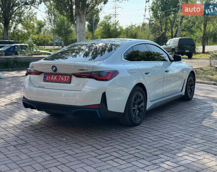Белый БМВ i4, объемом двигателя 0 л и пробегом 25 тыс. км за 40999 $, фото 3 на Automoto.ua