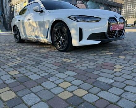Белый БМВ i4, объемом двигателя 0 л и пробегом 39 тыс. км за 37000 $, фото 5 на Automoto.ua