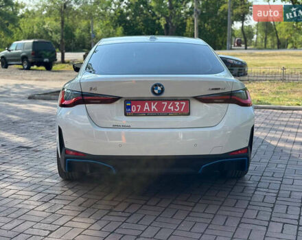 Белый БМВ i4, объемом двигателя 0 л и пробегом 25 тыс. км за 40999 $, фото 7 на Automoto.ua