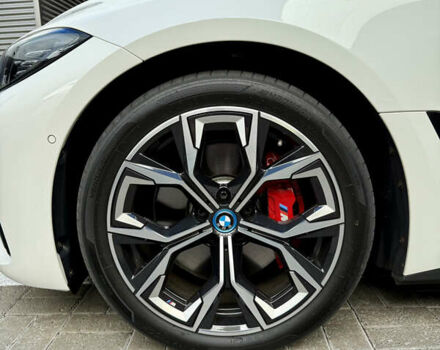 Белый БМВ i4, объемом двигателя 0 л и пробегом 35 тыс. км за 50700 $, фото 9 на Automoto.ua