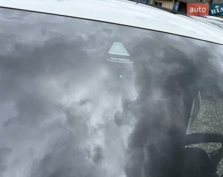 Белый БМВ i4, объемом двигателя 0 л и пробегом 31 тыс. км за 34900 $, фото 17 на Automoto.ua