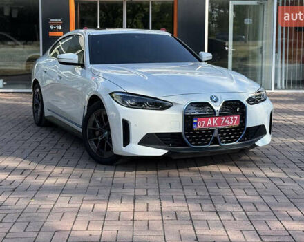 Белый БМВ i4, объемом двигателя 0 л и пробегом 25 тыс. км за 40999 $, фото 8 на Automoto.ua
