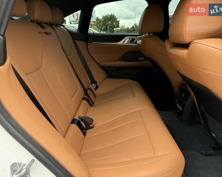 Белый БМВ i4, объемом двигателя 0 л и пробегом 31 тыс. км за 34900 $, фото 3 на Automoto.ua