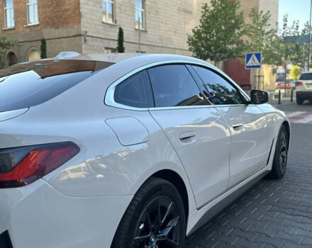 Белый БМВ i4, объемом двигателя 0 л и пробегом 33 тыс. км за 34500 $, фото 23 на Automoto.ua