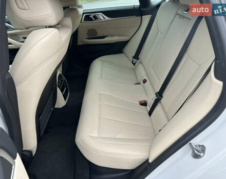 Белый БМВ i4, объемом двигателя 0 л и пробегом 20 тыс. км за 36999 $, фото 22 на Automoto.ua