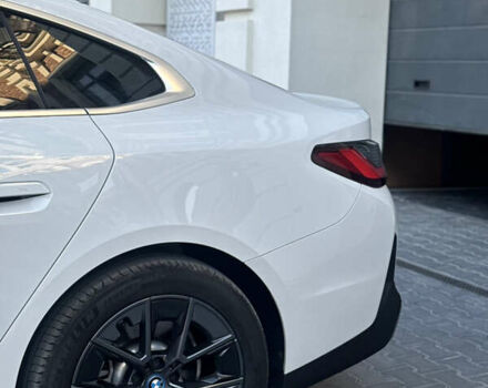 Белый БМВ i4, объемом двигателя 0 л и пробегом 33 тыс. км за 34500 $, фото 11 на Automoto.ua