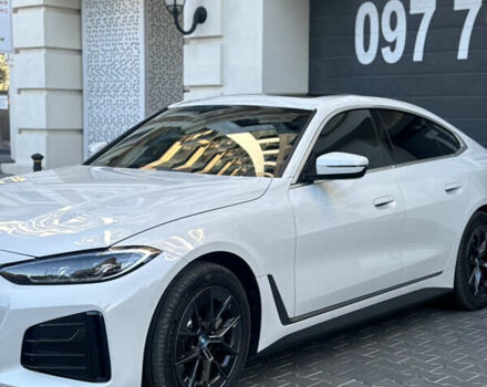 Белый БМВ i4, объемом двигателя 0 л и пробегом 33 тыс. км за 34500 $, фото 8 на Automoto.ua