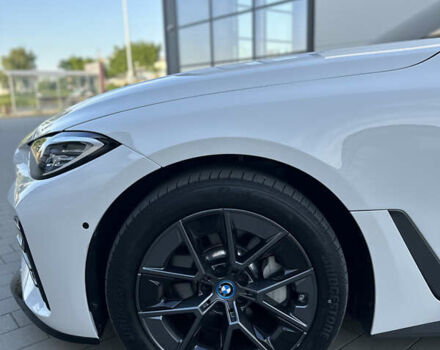 Белый БМВ i4, объемом двигателя 0 л и пробегом 10 тыс. км за 36000 $, фото 5 на Automoto.ua