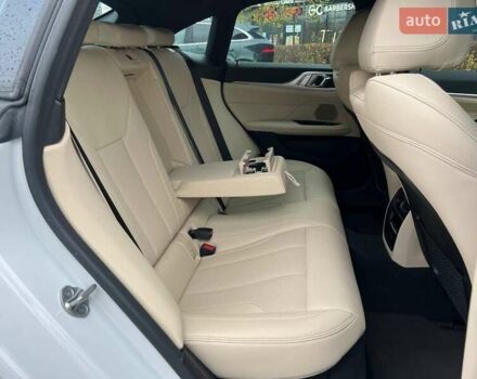 Белый БМВ i4, объемом двигателя 0 л и пробегом 20 тыс. км за 35990 $, фото 15 на Automoto.ua