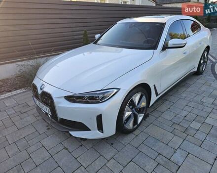 Белый БМВ i4, объемом двигателя 0 л и пробегом 10 тыс. км за 36800 $, фото 5 на Automoto.ua