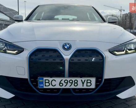 Белый БМВ i4, объемом двигателя 0 л и пробегом 7 тыс. км за 39900 $, фото 7 на Automoto.ua