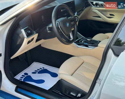 Белый БМВ i4, объемом двигателя 0 л и пробегом 25 тыс. км за 40999 $, фото 19 на Automoto.ua