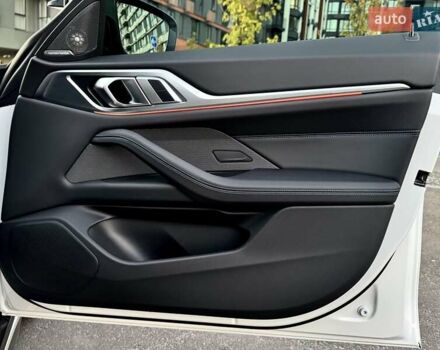 Белый БМВ i4, объемом двигателя 0 л и пробегом 45 тыс. км за 55900 $, фото 41 на Automoto.ua
