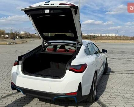 Белый БМВ i4, объемом двигателя 0 л и пробегом 7 тыс. км за 39900 $, фото 18 на Automoto.ua