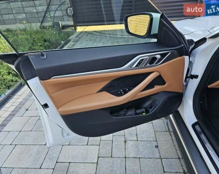 Белый БМВ i4, объемом двигателя 0 л и пробегом 10 тыс. км за 36800 $, фото 1 на Automoto.ua