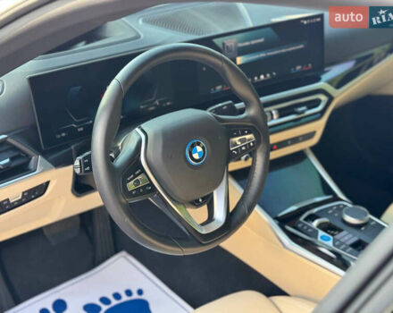 Белый БМВ i4, объемом двигателя 0 л и пробегом 25 тыс. км за 40999 $, фото 16 на Automoto.ua