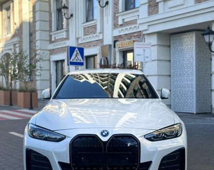 Белый БМВ i4, объемом двигателя 0 л и пробегом 33 тыс. км за 34500 $, фото 3 на Automoto.ua