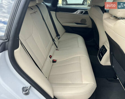 Белый БМВ i4, объемом двигателя 0 л и пробегом 20 тыс. км за 36999 $, фото 28 на Automoto.ua