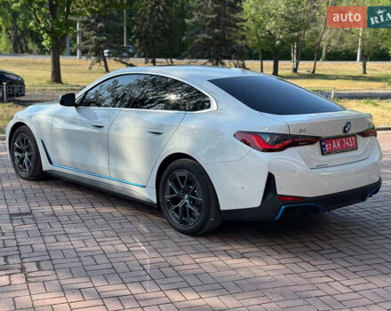 Белый БМВ i4, объемом двигателя 0 л и пробегом 25 тыс. км за 40999 $, фото 4 на Automoto.ua