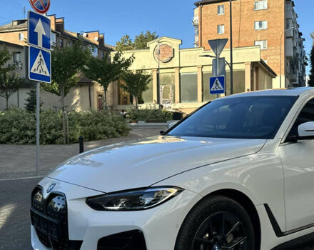 Белый БМВ i4, объемом двигателя 0 л и пробегом 33 тыс. км за 34500 $, фото 5 на Automoto.ua