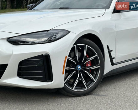 Белый БМВ i4, объемом двигателя 0 л и пробегом 20 тыс. км за 36999 $, фото 9 на Automoto.ua