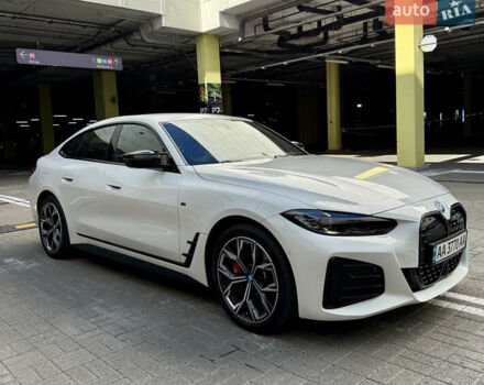 Белый БМВ i4, объемом двигателя 0 л и пробегом 35 тыс. км за 50700 $, фото 7 на Automoto.ua
