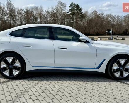 Белый БМВ i4, объемом двигателя 0 л и пробегом 7 тыс. км за 39900 $, фото 3 на Automoto.ua