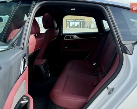 Белый БМВ i4, объемом двигателя 0 л и пробегом 7 тыс. км за 39900 $, фото 31 на Automoto.ua