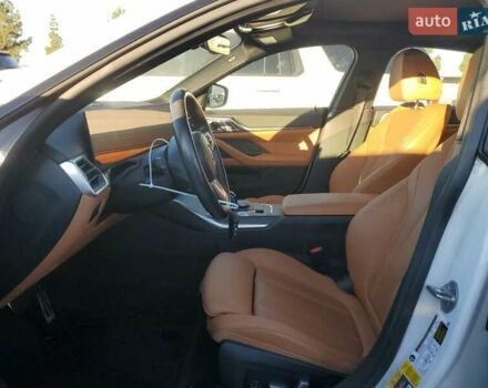 Белый БМВ i4, объемом двигателя 0 л и пробегом 84 тыс. км за 15600 $, фото 6 на Automoto.ua
