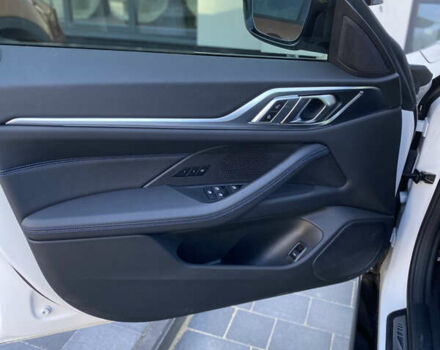 Белый БМВ i4, объемом двигателя 0 л и пробегом 40 тыс. км за 43300 $, фото 42 на Automoto.ua