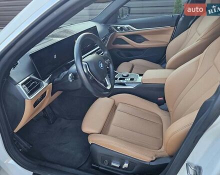 Белый БМВ i4, объемом двигателя 0 л и пробегом 10 тыс. км за 36800 $, фото 3 на Automoto.ua