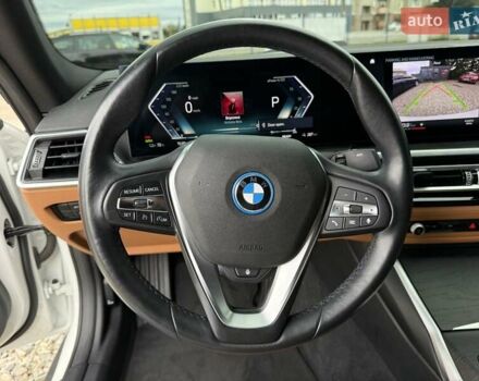 Белый БМВ i4, объемом двигателя 0 л и пробегом 31 тыс. км за 34900 $, фото 4 на Automoto.ua