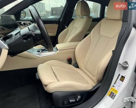 Белый БМВ i4, объемом двигателя 0 л и пробегом 20 тыс. км за 35990 $, фото 13 на Automoto.ua