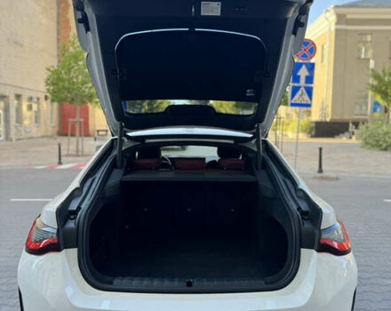 Белый БМВ i4, объемом двигателя 0 л и пробегом 33 тыс. км за 34500 $, фото 55 на Automoto.ua