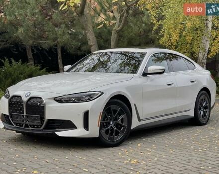 Белый БМВ i4, объемом двигателя 0 л и пробегом 42 тыс. км за 34900 $, фото 4 на Automoto.ua