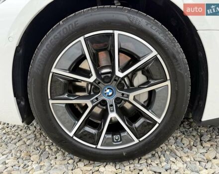 Белый БМВ i4, объемом двигателя 0 л и пробегом 31 тыс. км за 34900 $, фото 13 на Automoto.ua