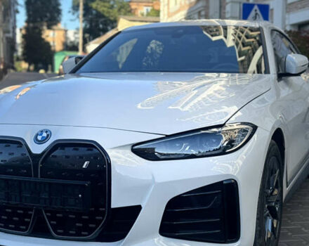 Белый БМВ i4, объемом двигателя 0 л и пробегом 33 тыс. км за 34500 $, фото 6 на Automoto.ua