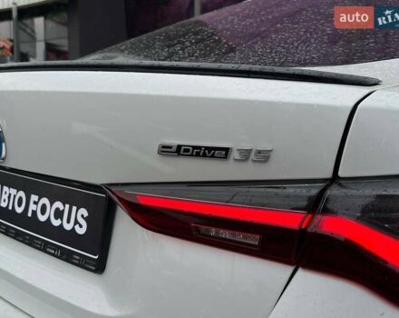 Белый БМВ i4, объемом двигателя 0 л и пробегом 20 тыс. км за 35990 $, фото 9 на Automoto.ua
