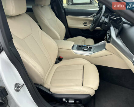 Белый БМВ i4, объемом двигателя 0 л и пробегом 20 тыс. км за 36999 $, фото 31 на Automoto.ua