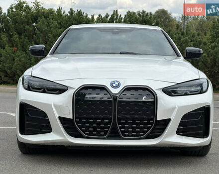 Белый БМВ i4, объемом двигателя 0 л и пробегом 20 тыс. км за 36999 $, фото 6 на Automoto.ua