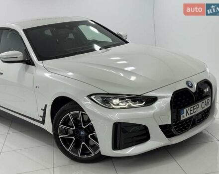 Белый БМВ i4, объемом двигателя 0 л и пробегом 11 тыс. км за 40900 $, фото 2 на Automoto.ua