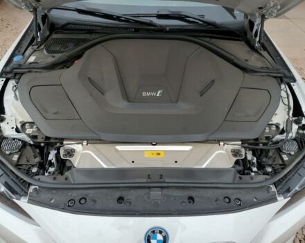 Белый БМВ i4, объемом двигателя 0 л и пробегом 28 тыс. км за 24800 $, фото 10 на Automoto.ua